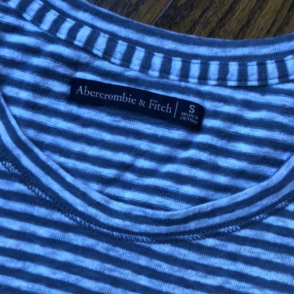 A&F Gray Striped Ruffle T - Picture 2 of 3